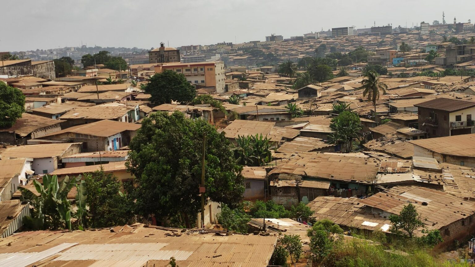 Les problématiques d'habitat, de congestion et d'eau au Cameroun ...